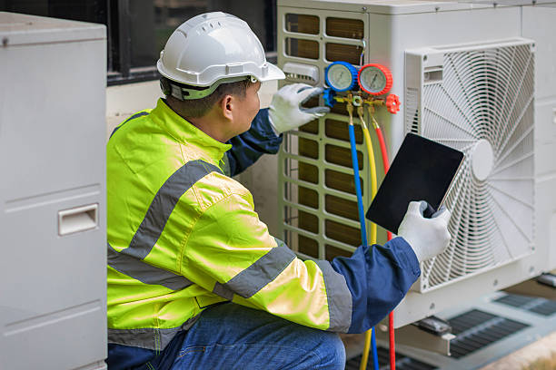 Professional Hvac technician working in DeSoto, TX